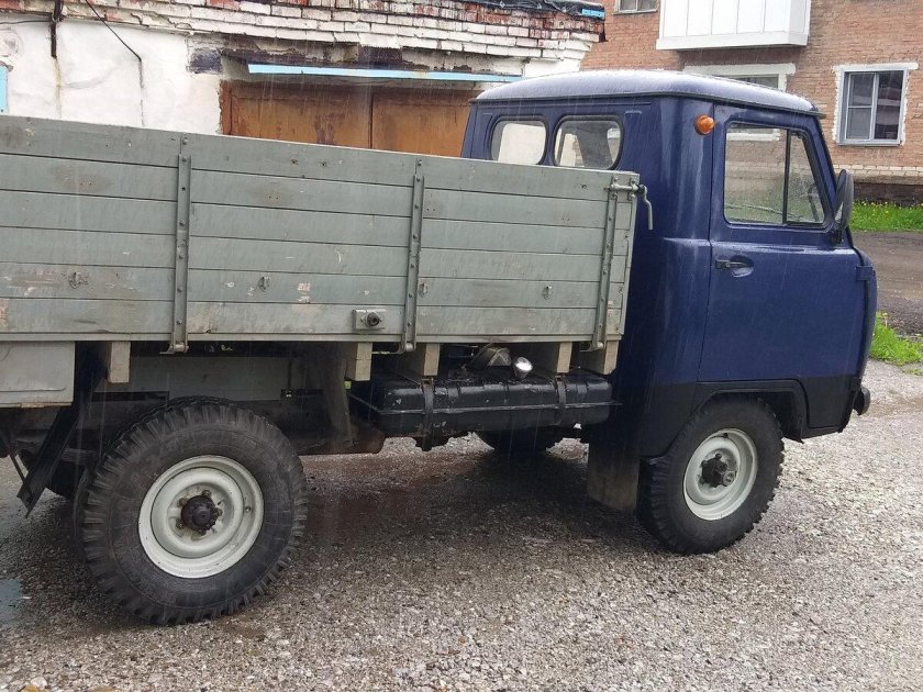 УАЗ 3303 бортовой