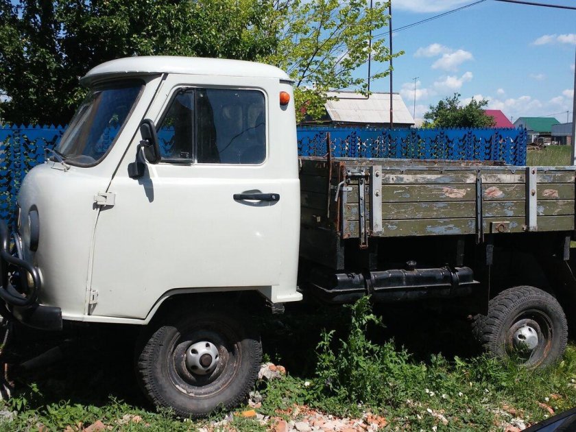 УАЗ 3303 бортовой грузовой