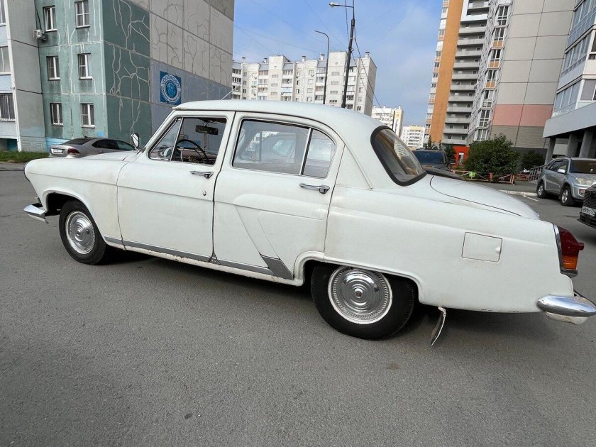 Волга газ 21 белая