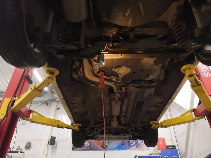 Днище Логан 2