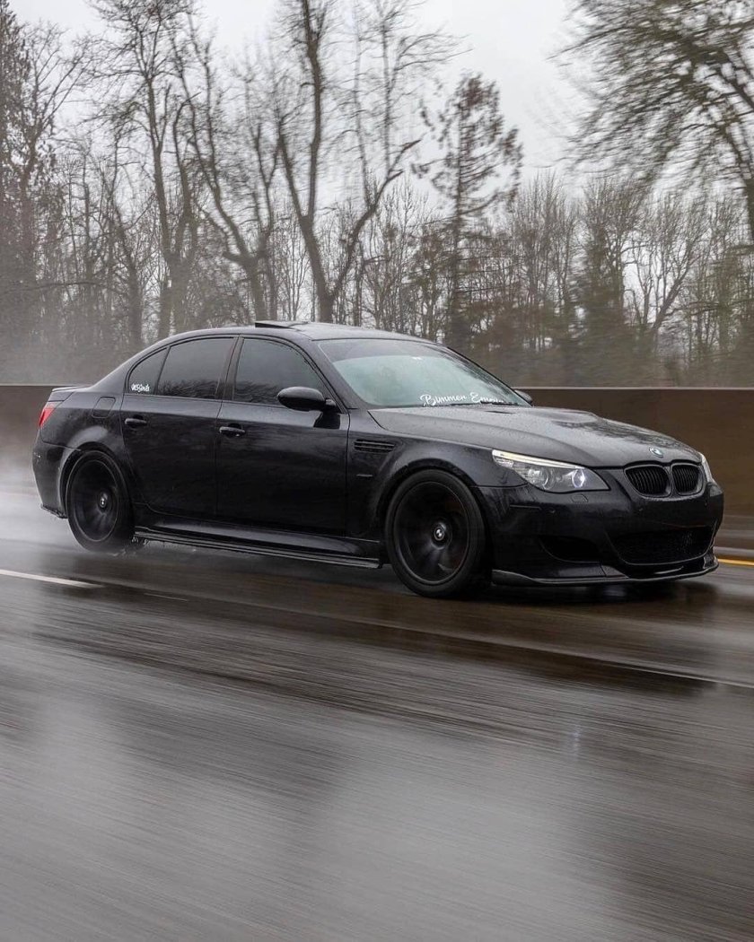BMW m5 e60 черная