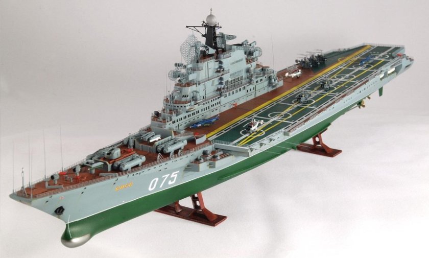 ТАВКР "Киев" Trumpeter 1/700.