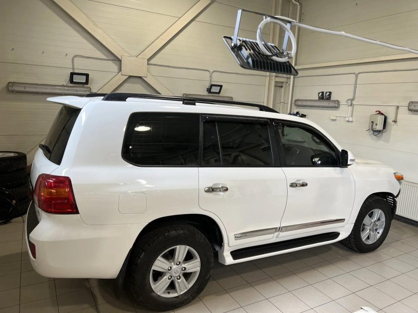 Toyota Land Cruiser 200 2016 белый