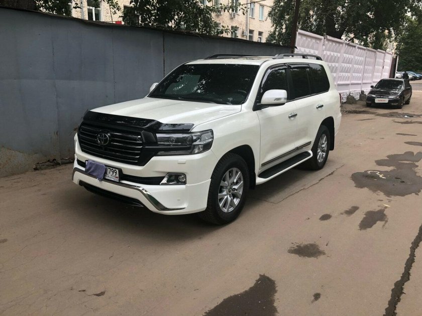 Toyota Land Cruiser 200 2016 белый