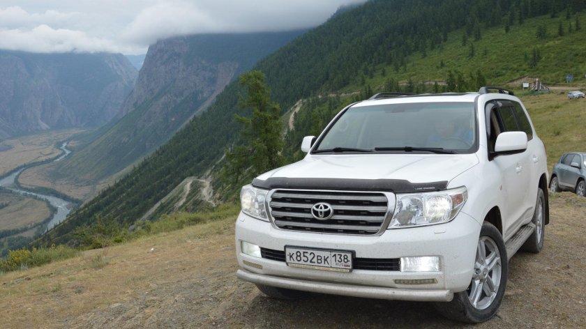 Toyota Land Cruiser 200 2008 белый