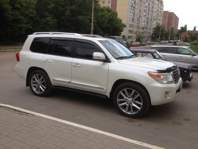 Ленд Крузер 200 2013 белый