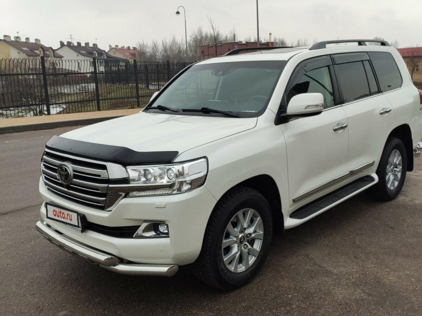 Тойота ленд Крузер 200 2016 белый