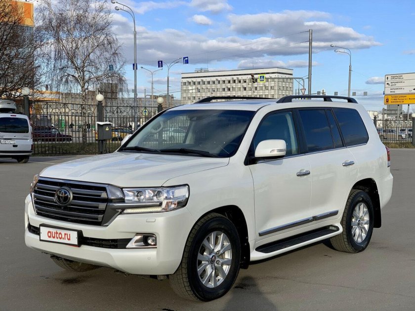 Toyota Land Cruiser 200 2016 белый
