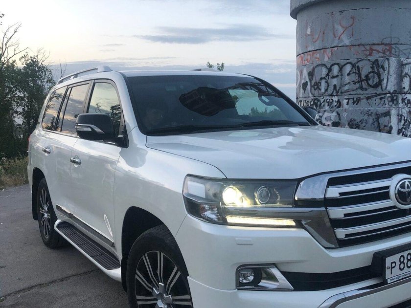 Тойота ленд Крузер 200 белый