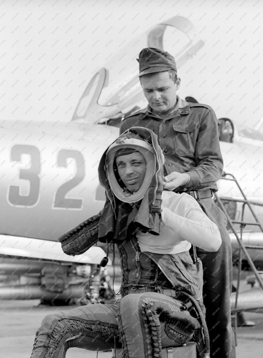 Советский высотный костюм пилота миг -25