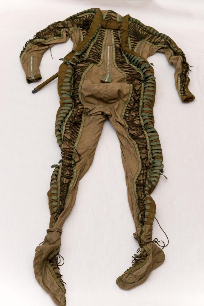 Противоперегрузочный костюм летчика