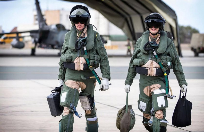 Снаряжение летчика ВВС РФ