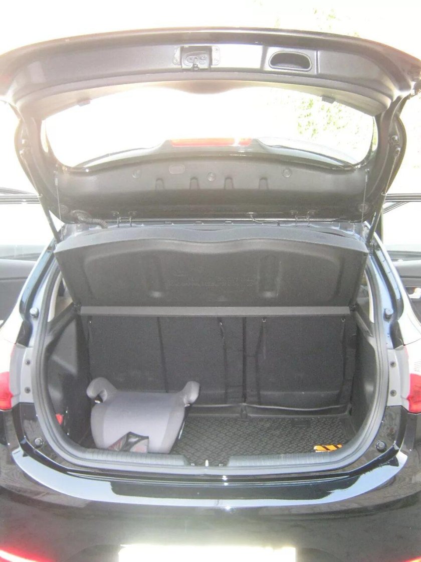 Kia Rio 3 хэтчбек багажник