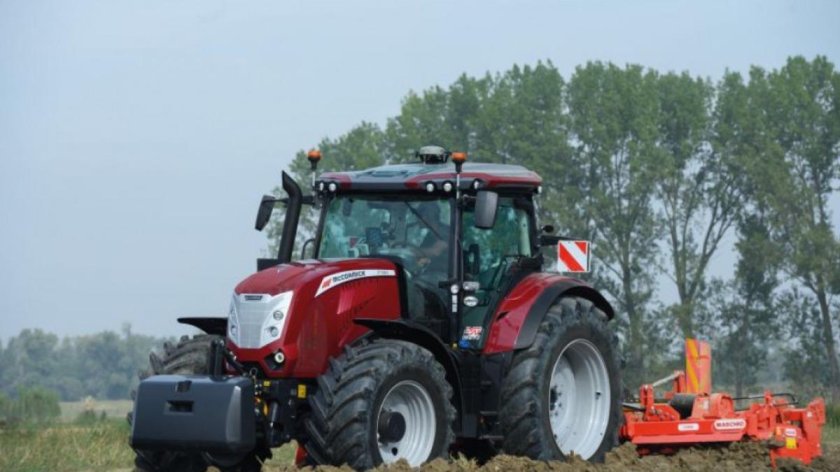 Трактор маккормик