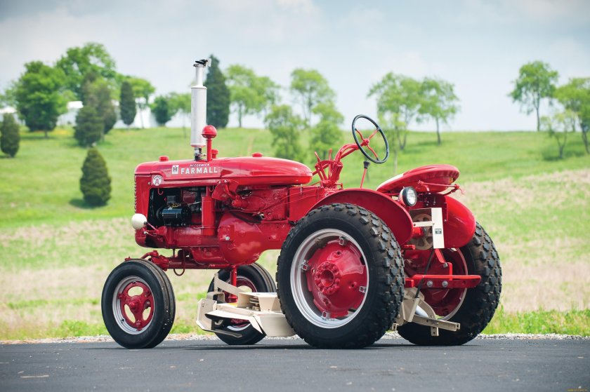 Трактор фармал