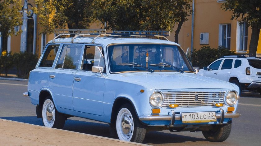 Голубая Лада 2102