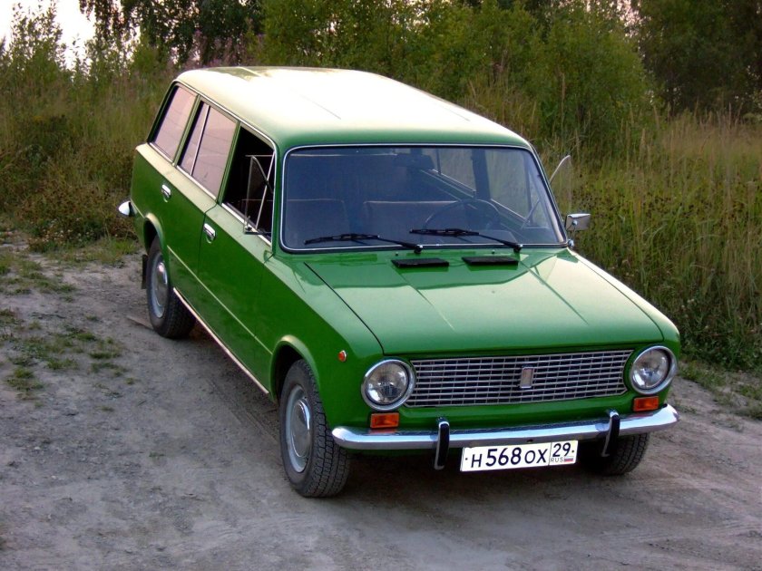 ВАЗ 2102 И ГАЗ 24