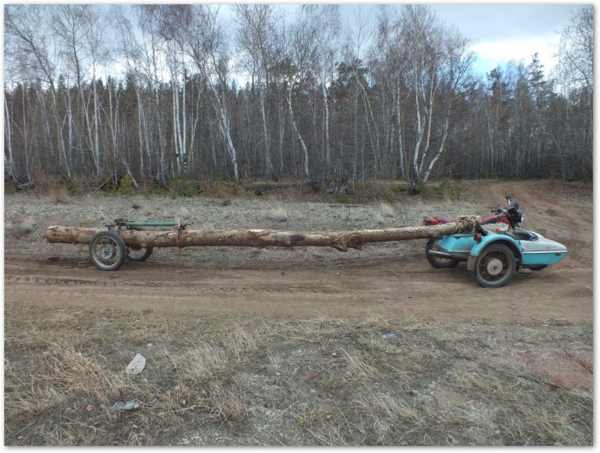 Мотоцикл ИЖ В деревне