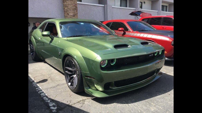 Додж Челленджер салатовый