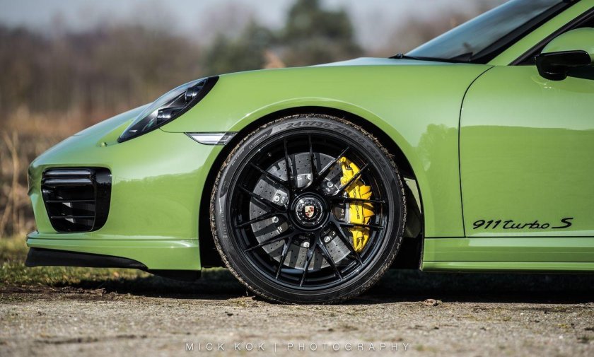 Порше 911 оливковый