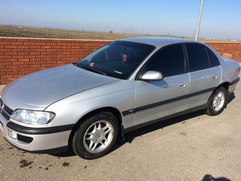 Опель Омега 1998