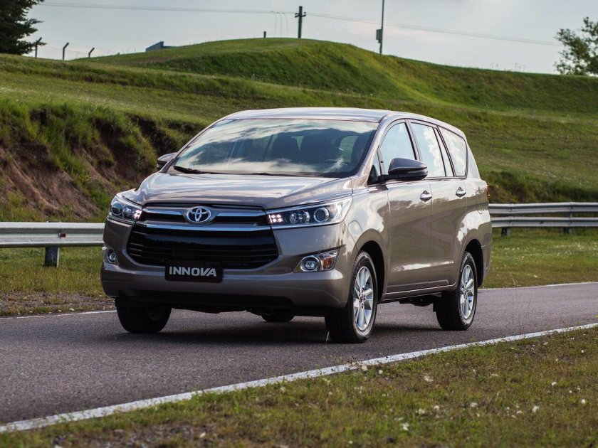 Toyota Innova 2015