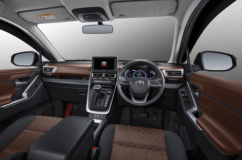 Тойота иннова 2023