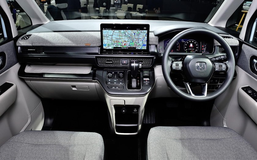 Honda Stepwgn spada 2021 салон