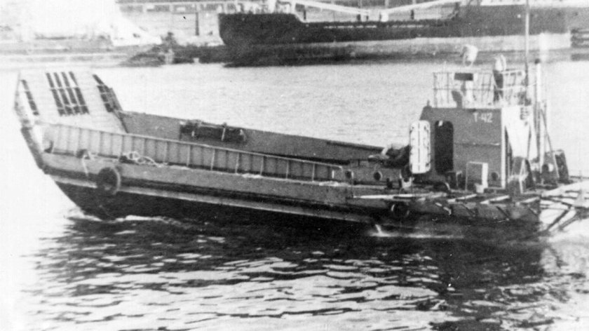 Самоходная танкодесантная баржа проекта 306