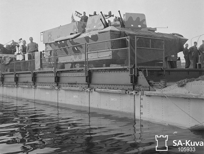 Самоходная баржа Зибель