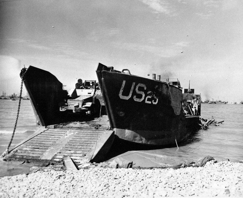 Американский десантный катер Нормандия 1944