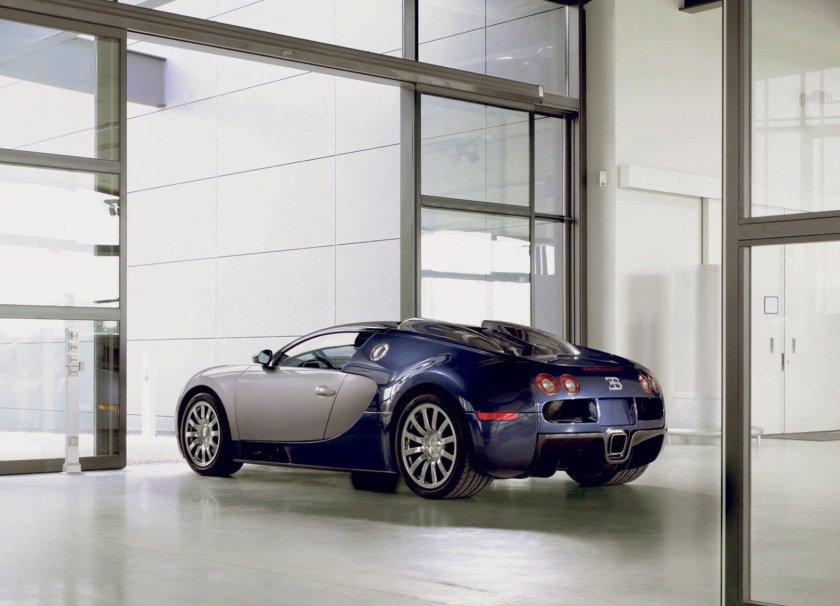 Автомобиль bugatti veyron