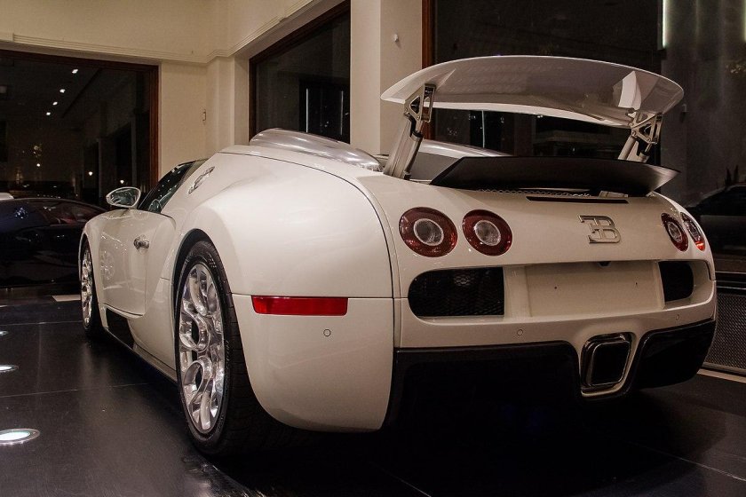 Машина Бугатти