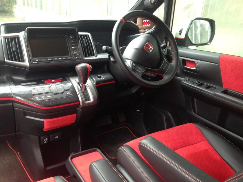 Honda Stepwgn rk5 салон