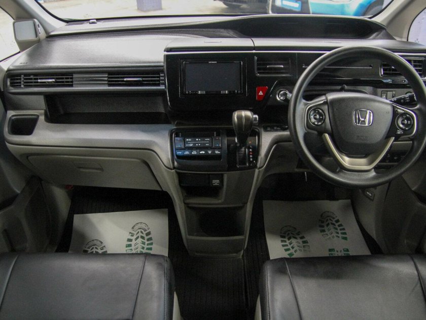 Honda Stepwgn spada 2019 салон