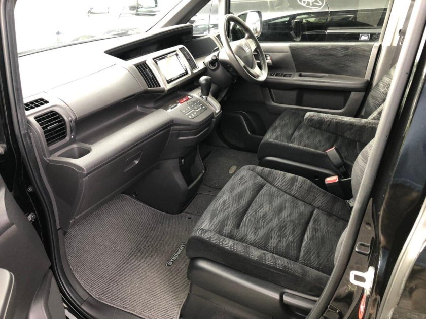 Honda Stepwgn салон