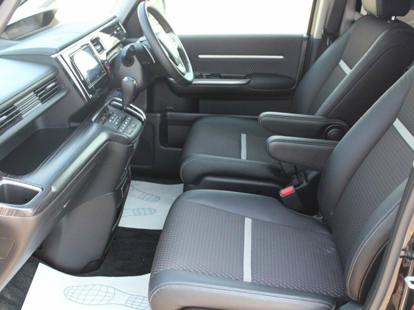 Honda Stepwgn spada 2016 салон