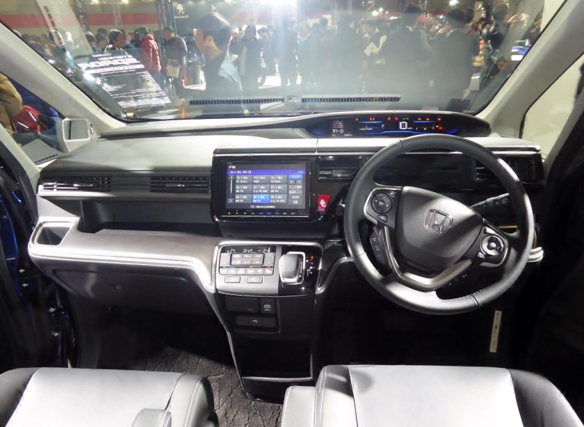 Honda Stepwgn Hybrid 2017
