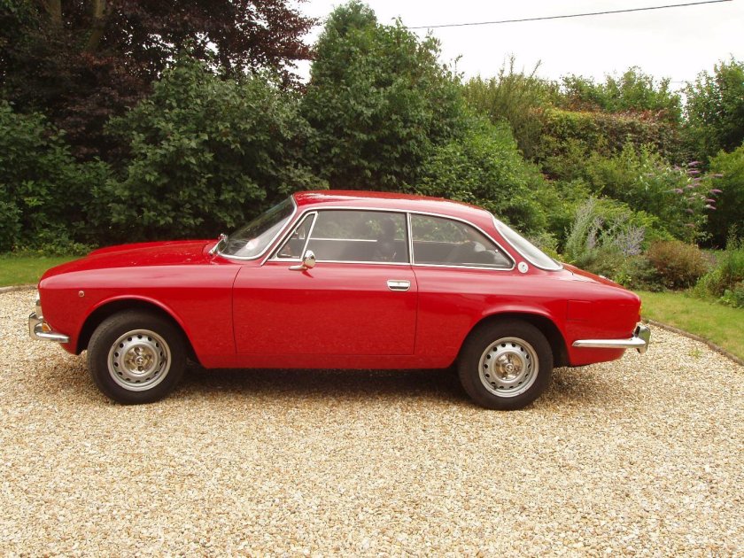 Альфа Ромео 2000