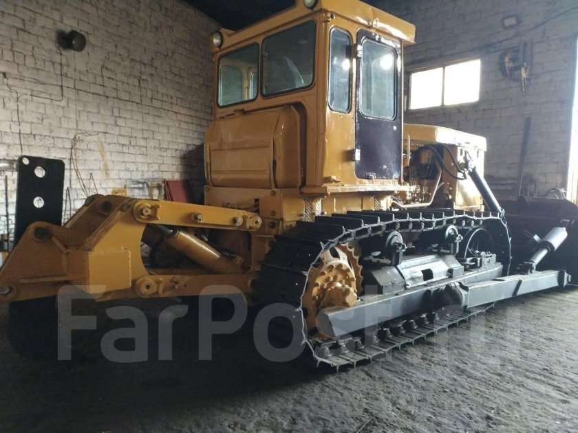 Трактор с бульдозерным и рыхлительным оборудованием т-10м