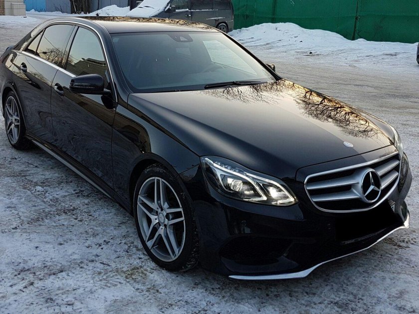 Мерседес Бенц е200 черный