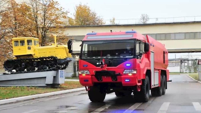 Новая пожарная машина для аэродромов баз-8080