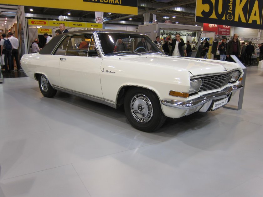 Opel Diplomat v8