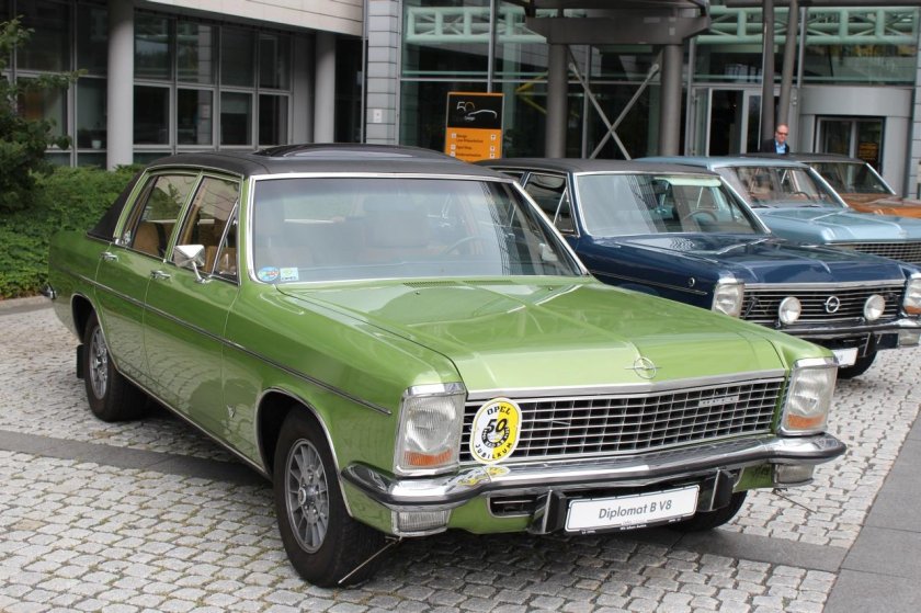 Opel Diplomat v8