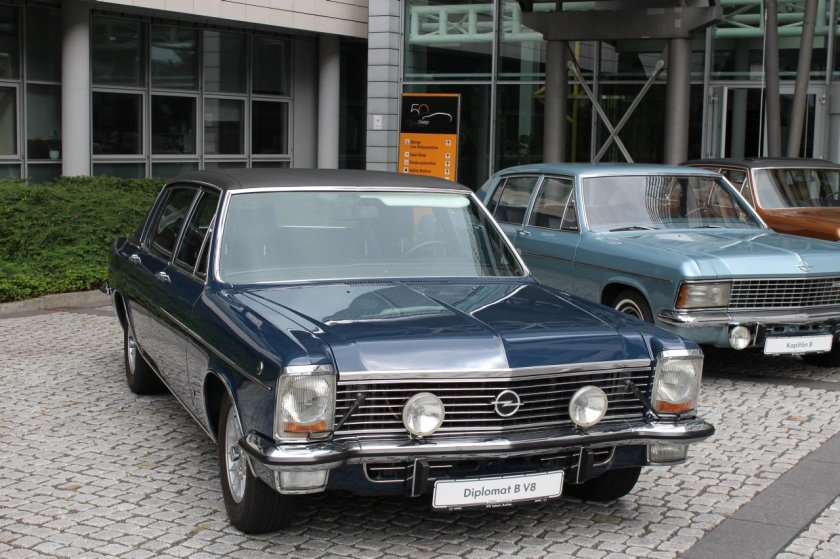 Opel Diplomat v8