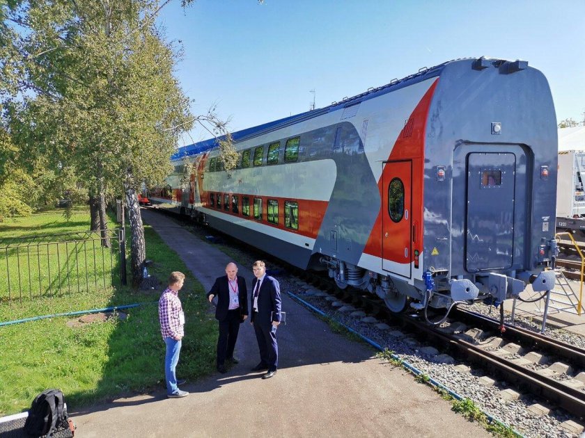 Двухэтажный вагон твз