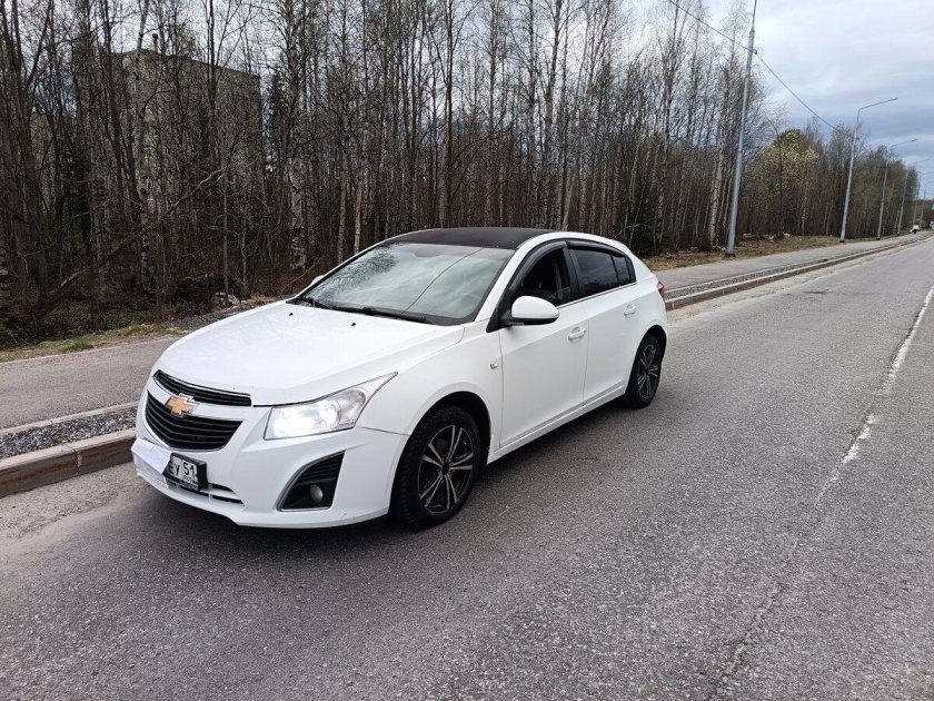 Шевроле круз хэтчбек 2012 белый