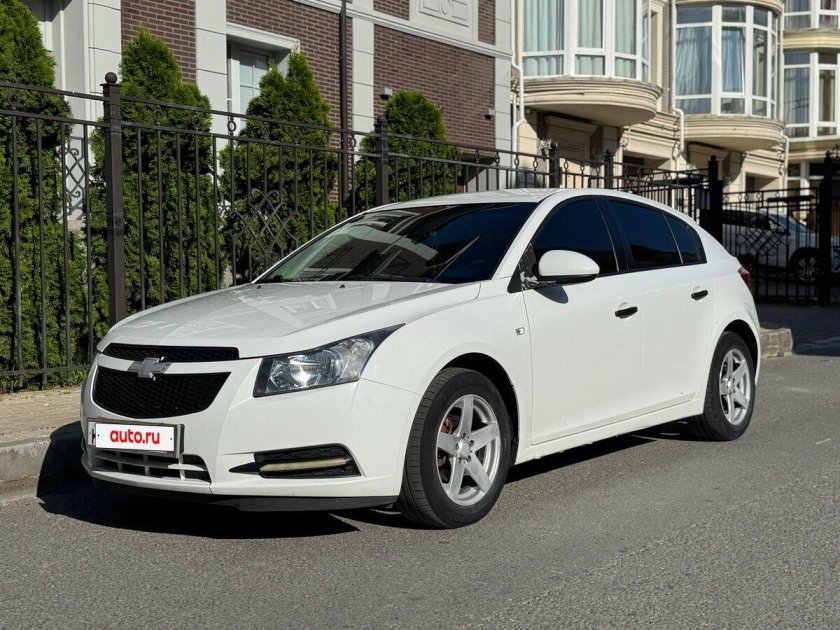 Шевроле круз 2011 белая