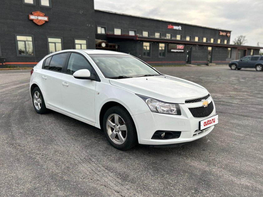 Шевроле круз хэтчбек белый 2013