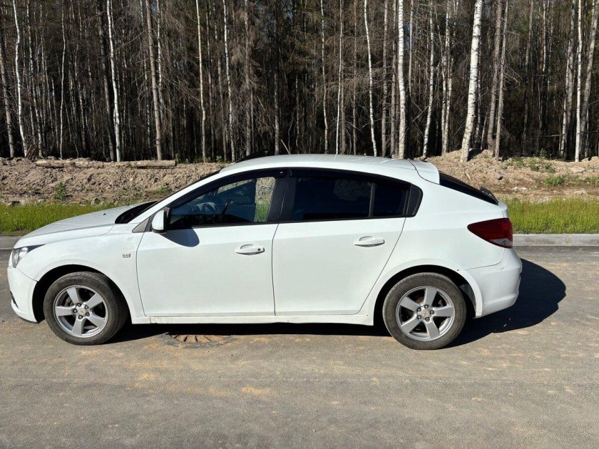 Шевроле круз хэтчбек 2012 белый